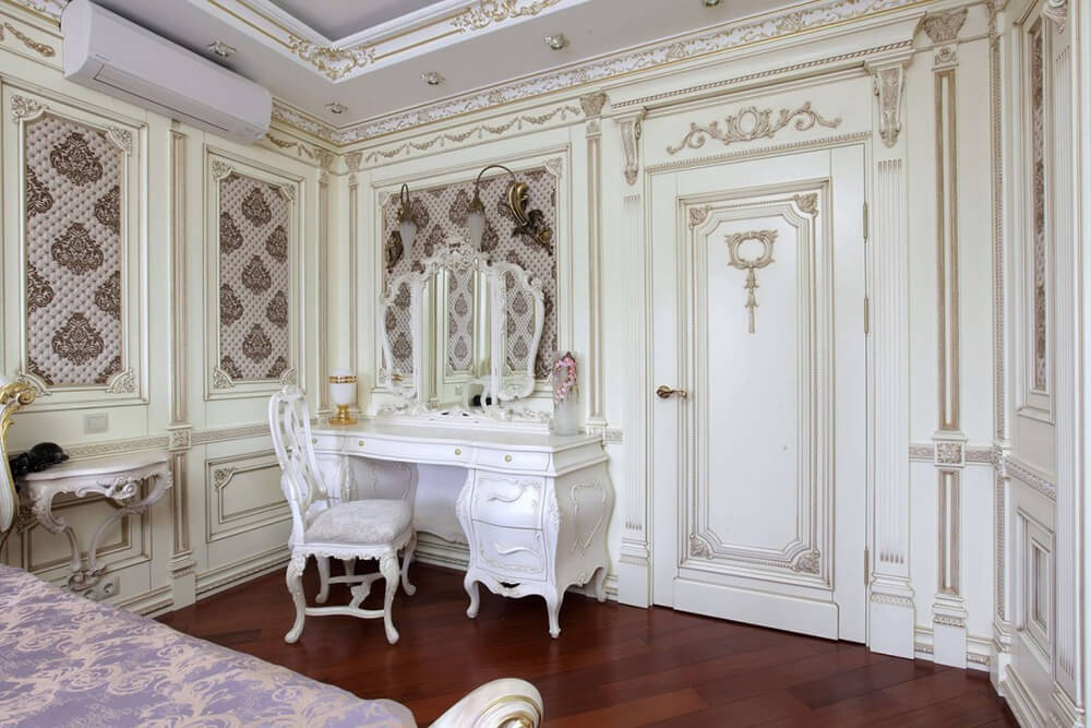Белые двери в стиле барокко